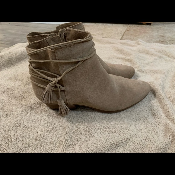 Vince Camuto ankle boots 👢 - Picture 2 of 4